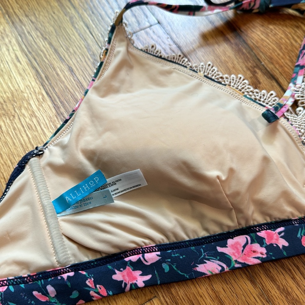 Boutique bikini tops one from anthropology allihop - Picture 4 of 6